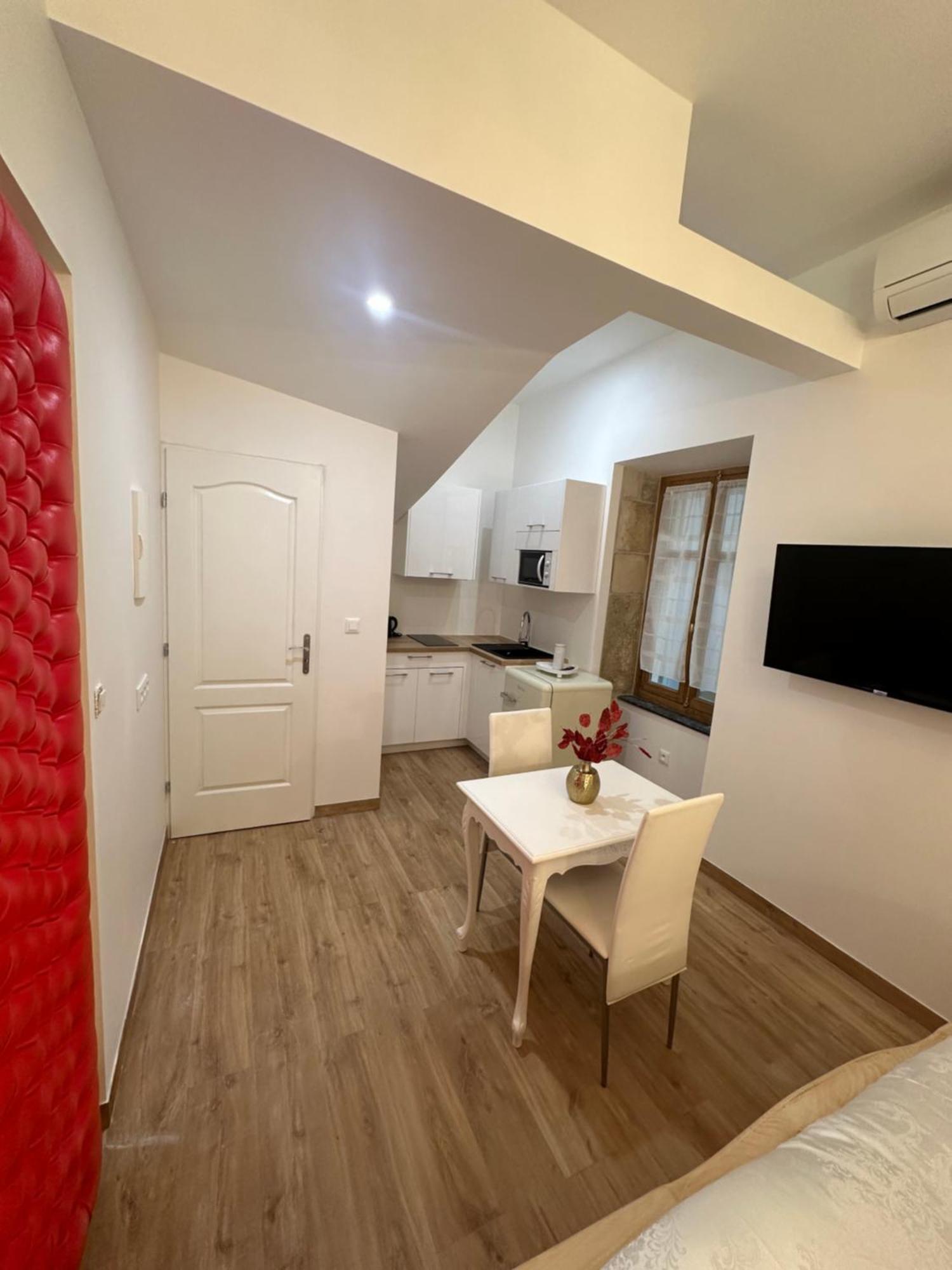 Petit Studio Presbytere Dans L'Eglise Нарбон Екстериор снимка